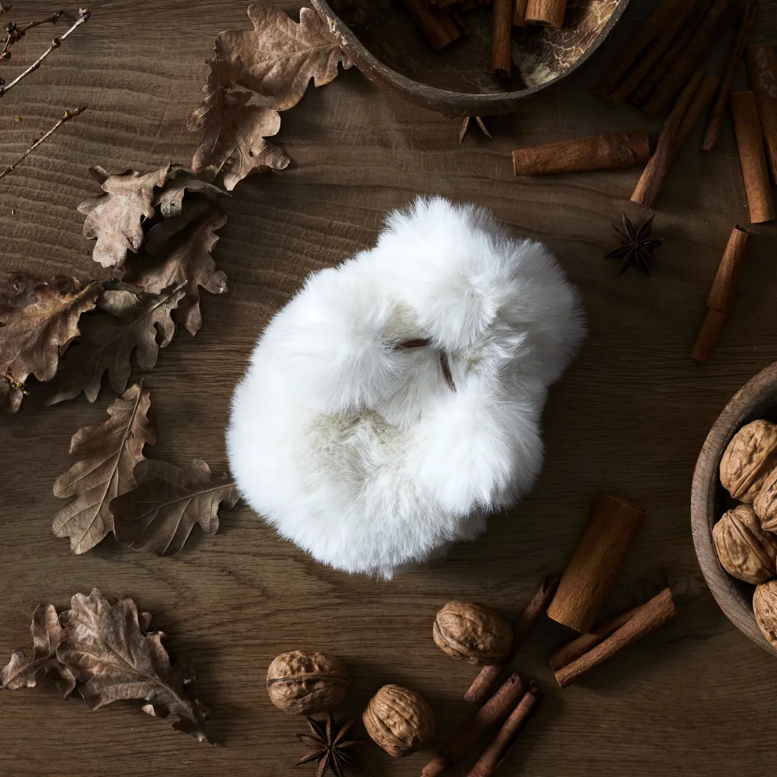 La Chaise Longue Cocoon-CHAUFFERETTE POMPON FAUSSE FOURRURE