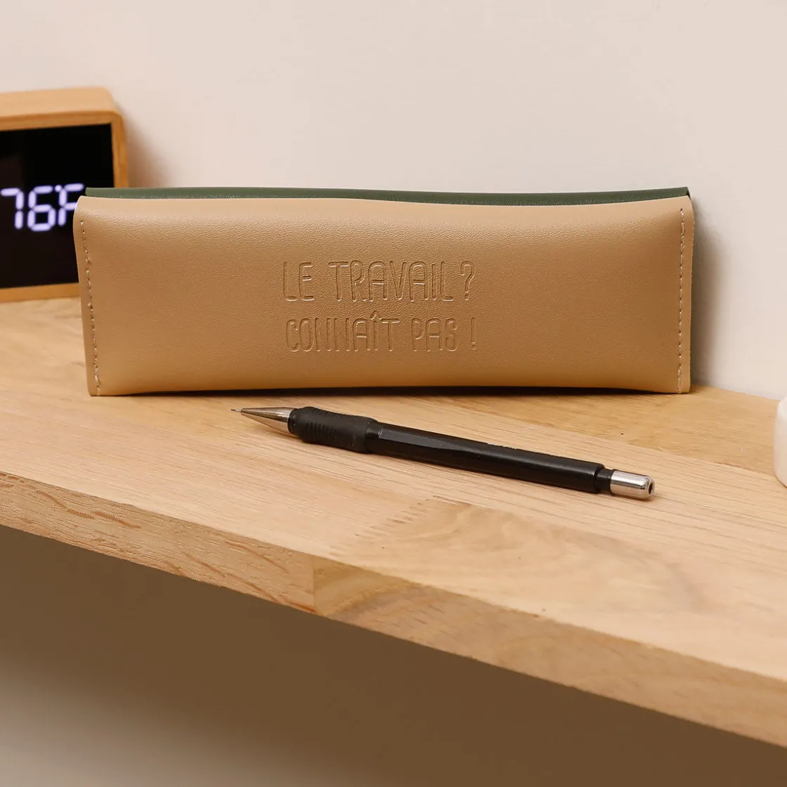 La Chaise Longue Loisirs & Entretien-TROUSSE A CRAYONS LE TRAVAIL, CONNAIT PAS